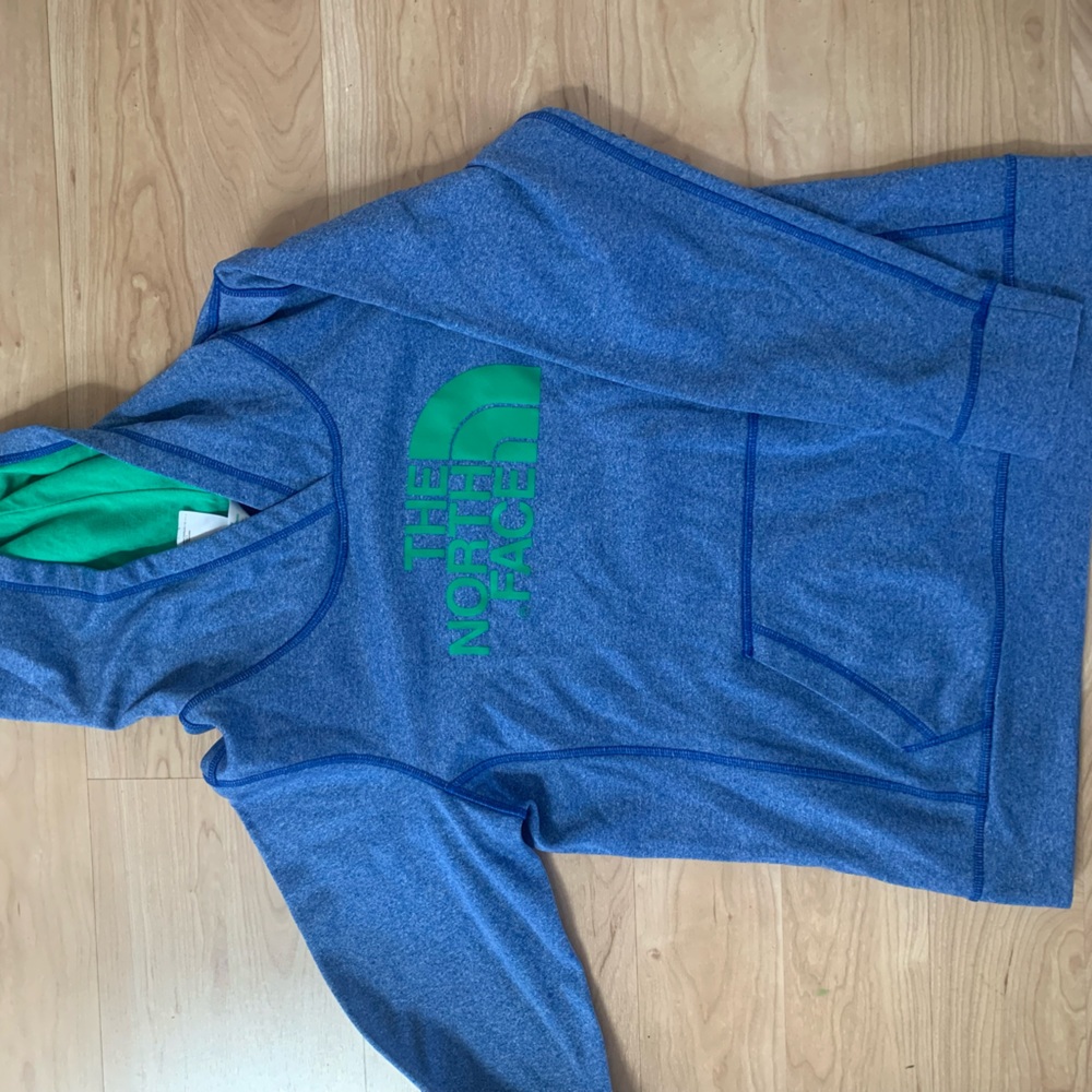 Women’s northface sweatshirt
